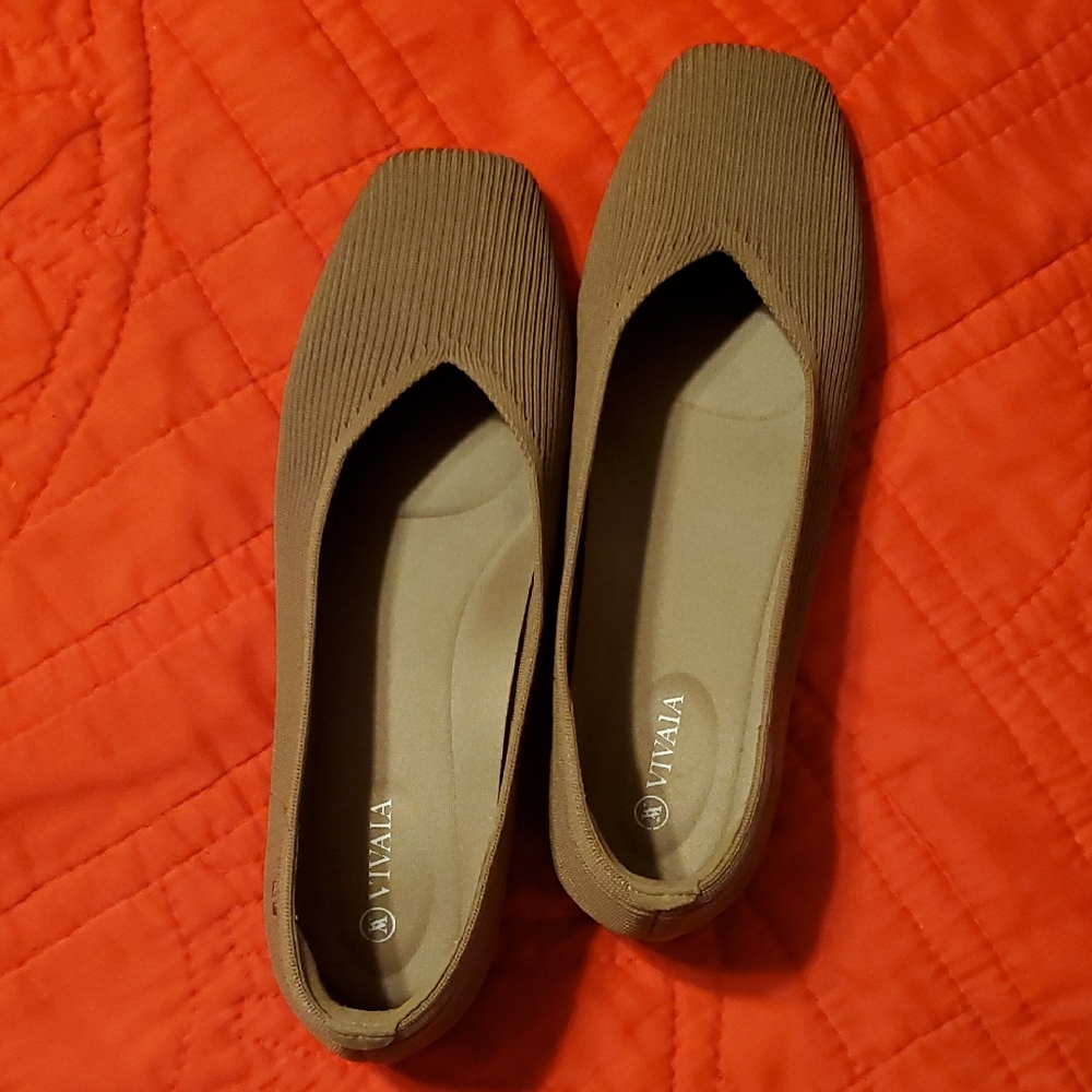 VIVAIA Women's Tan/Brown square toe flats